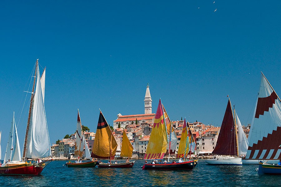 Regata Di Barche Con Vela A Terzo Archivio Eventi Rovigno Istria Portale Ufficiale Dell Ente Turistico Della Citta Di Rovigno