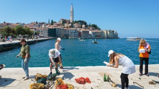 Počistili so plažo Porton Biondi in podmorje v zalivu Valdibora 