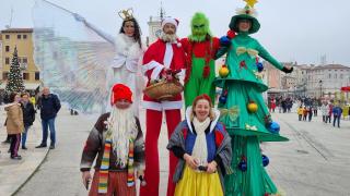 Kindersilvesterpaty neben den Adventbuden