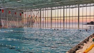 Neues städtisches Schwimmbeckenkomplex eröffnet