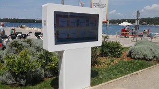 Turistična skupnost je na Valdibori postavila informativni interaktivni zaslon 