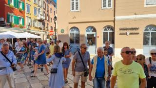 Organized city guided tours continue throughout September